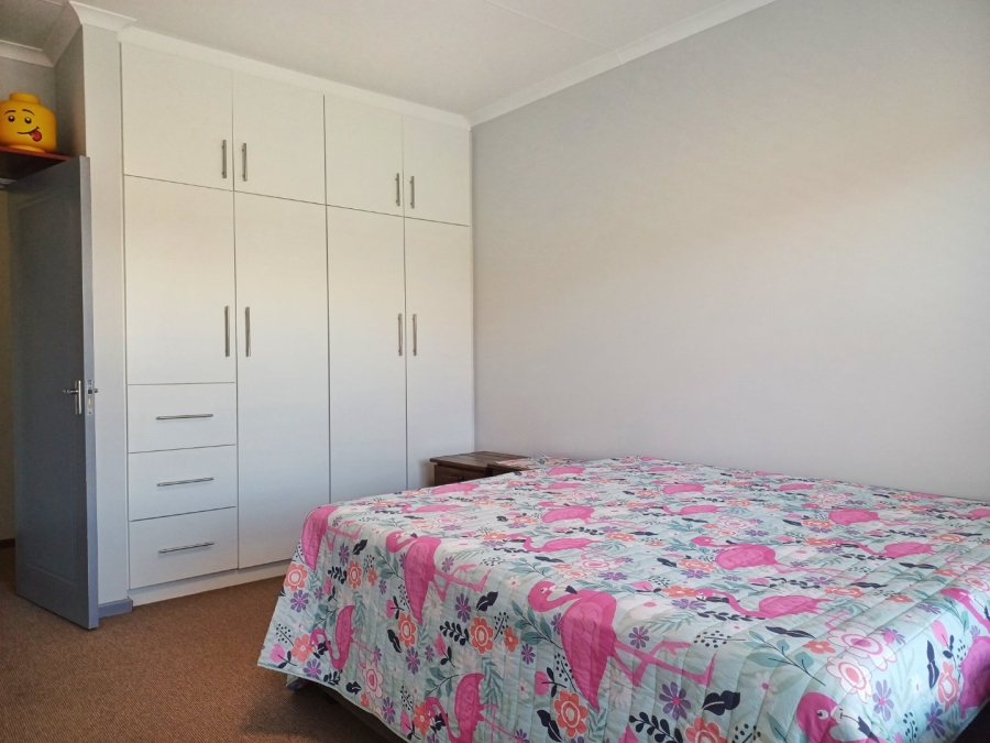 5 Bedroom Property for Sale in Fraaiuitsig Western Cape